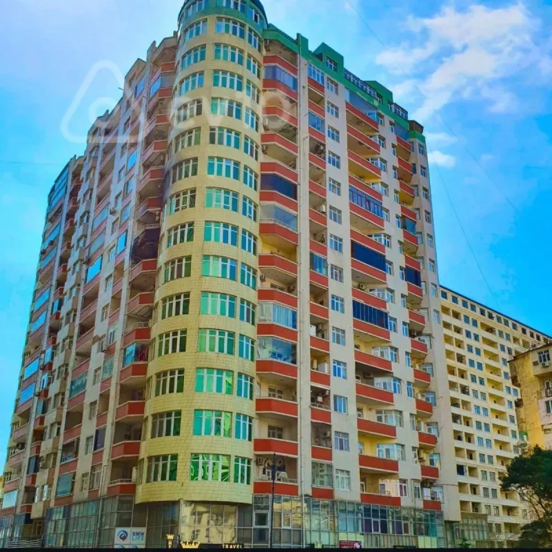 Kirayə verilir 3 otaqlı yeni tikili 140 m²