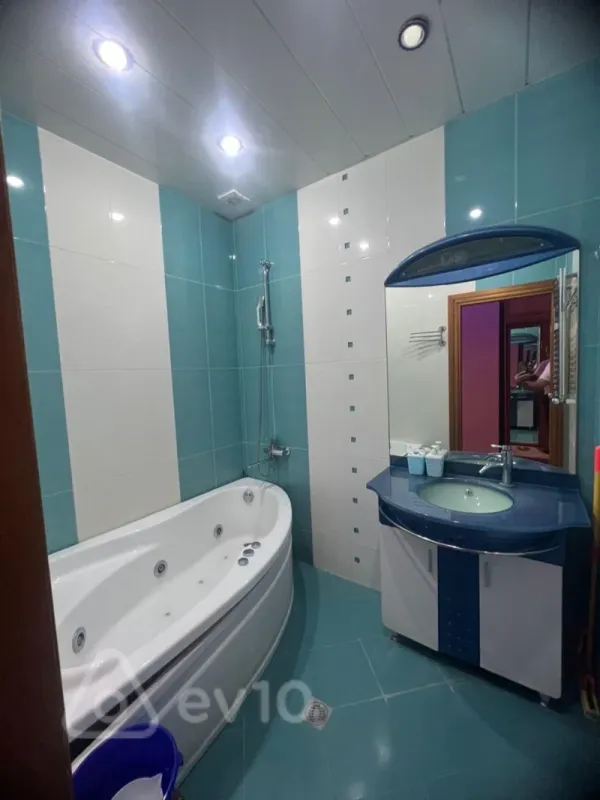 Kirayə verilir 3 otaqlı yeni tikili 140 m²