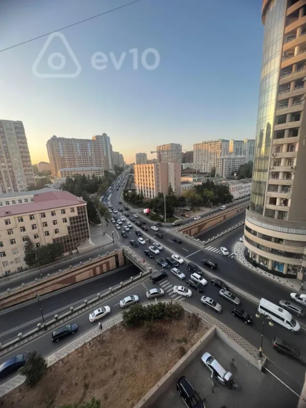 Kirayə verilir 3 otaqlı yeni tikili 140 m²