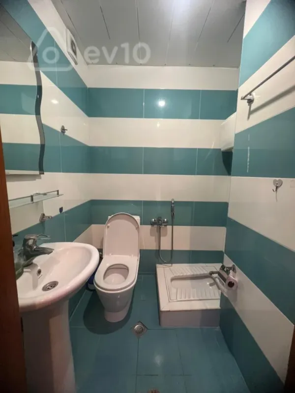 Kirayə verilir 3 otaqlı yeni tikili 140 m²