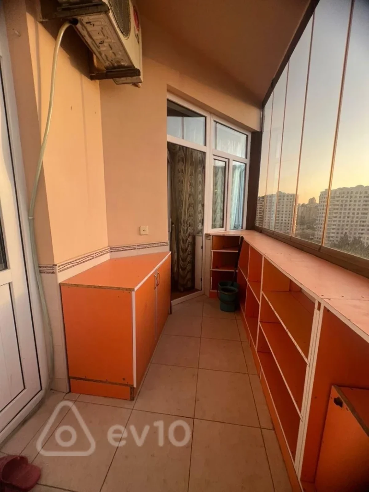 Kirayə verilir 3 otaqlı yeni tikili 140 m²