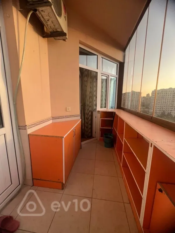 Kirayə verilir 3 otaqlı yeni tikili 140 m²