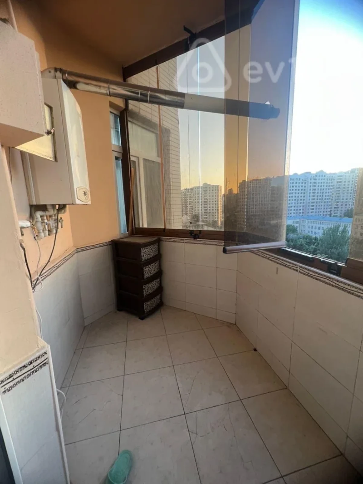Kirayə verilir 3 otaqlı yeni tikili 140 m²