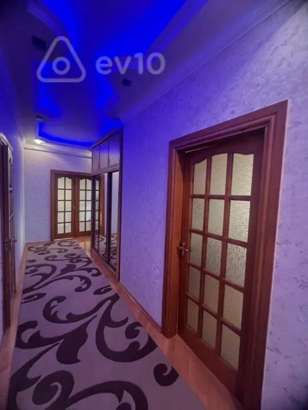 Kirayə verilir 3 otaqlı yeni tikili 140 m²