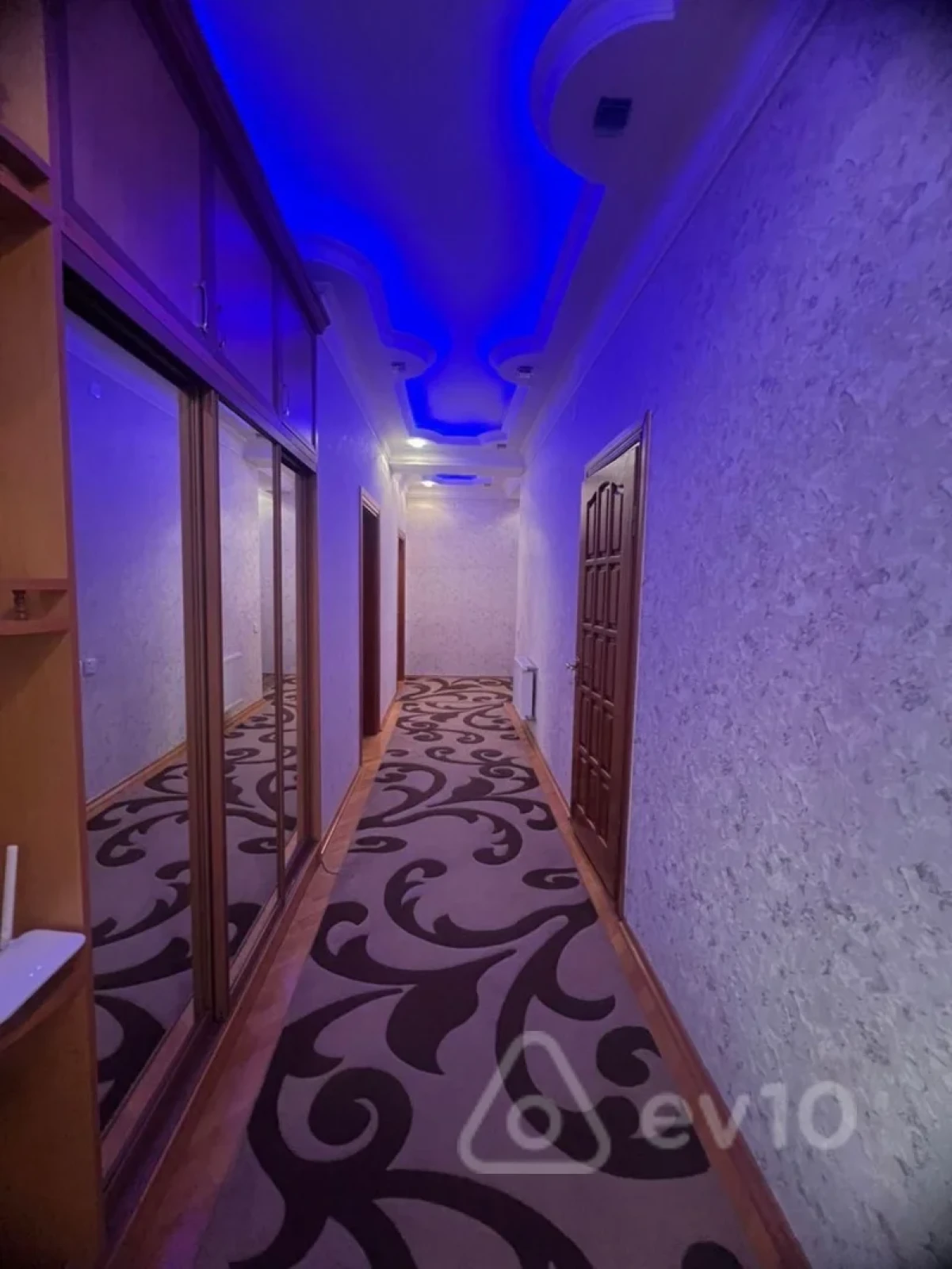 Kirayə verilir 3 otaqlı yeni tikili 140 m²