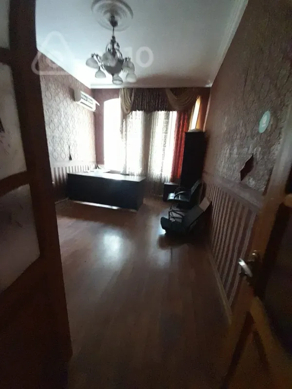 Kirayə verilir mənzil 200 m²