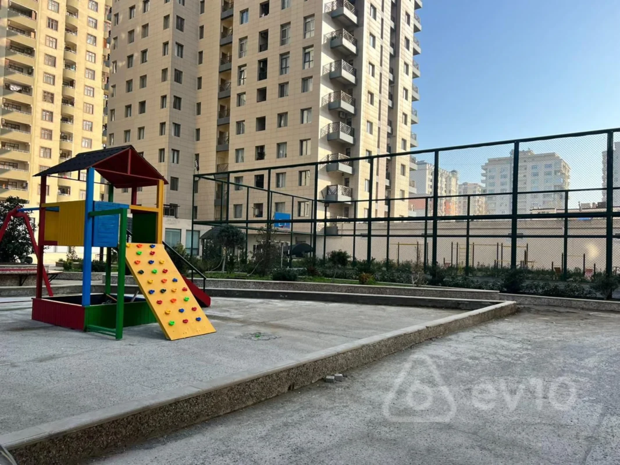 Kirayə verilir 2 otaqlı yeni tikili 65 m²