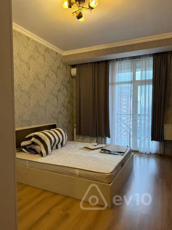 Kirayə verilir 2 otaqlı yeni tikili 65 m²