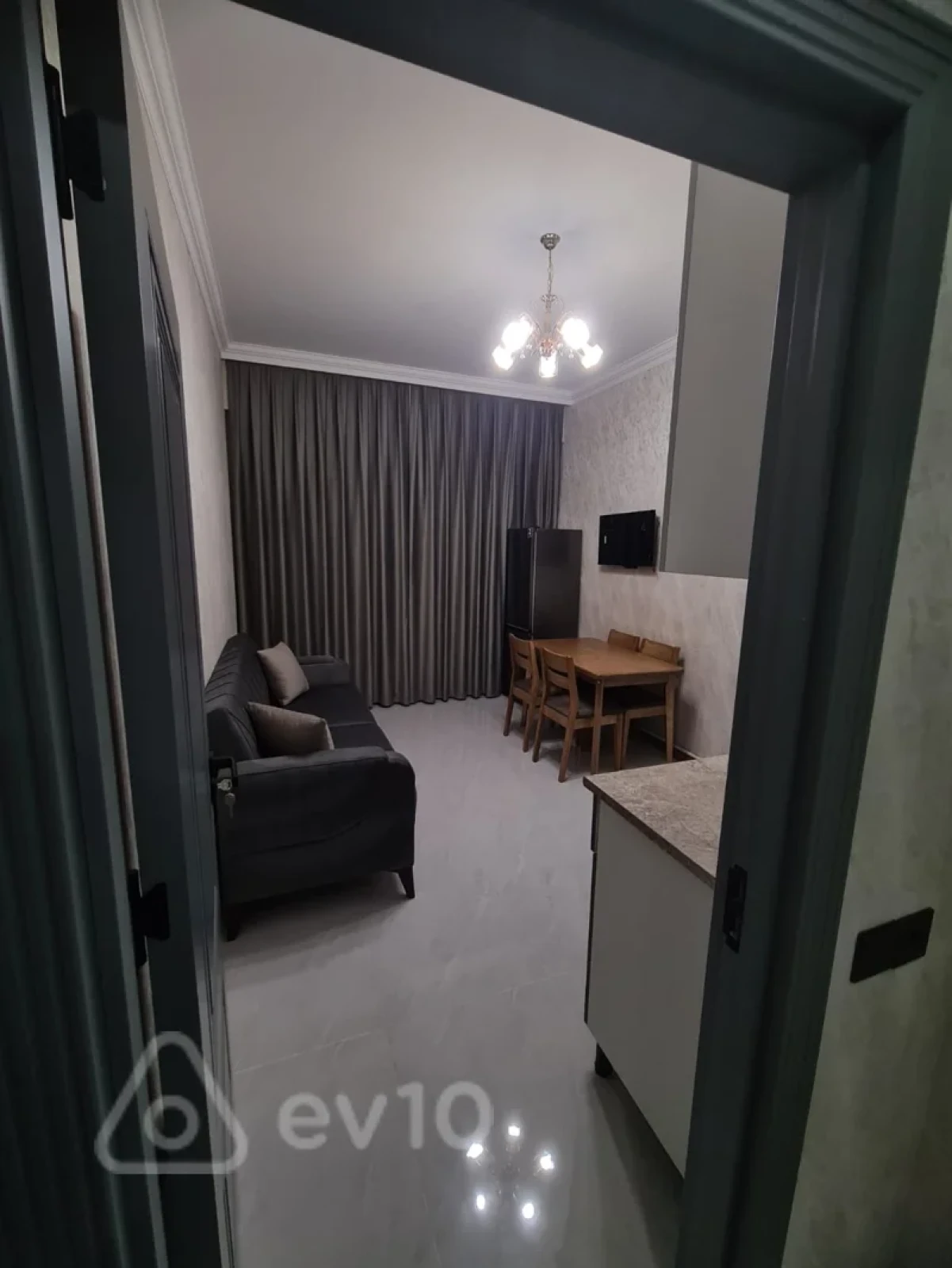 Kirayə verilir 2 otaqlı yeni tikili 70 m²