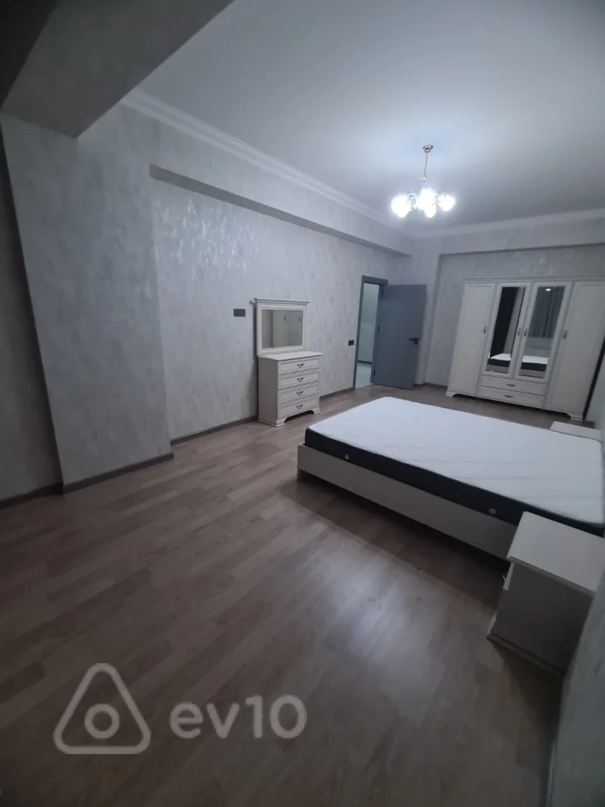 Kirayə verilir 2 otaqlı yeni tikili 70 m²