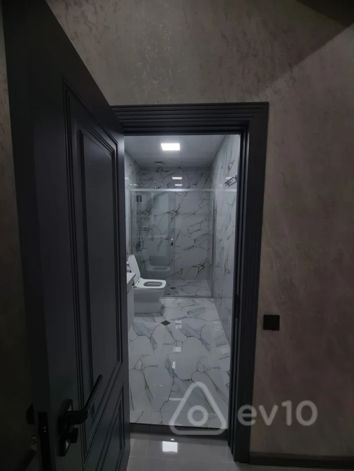 Kirayə verilir 2 otaqlı yeni tikili 70 m²