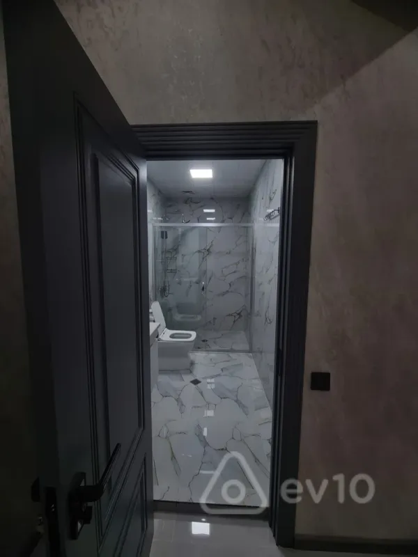 Kirayə verilir 2 otaqlı yeni tikili 70 m²