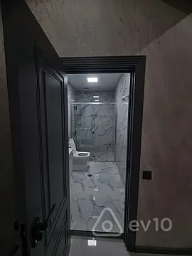 Kirayə verilir 2 otaqlı yeni tikili 70 m²