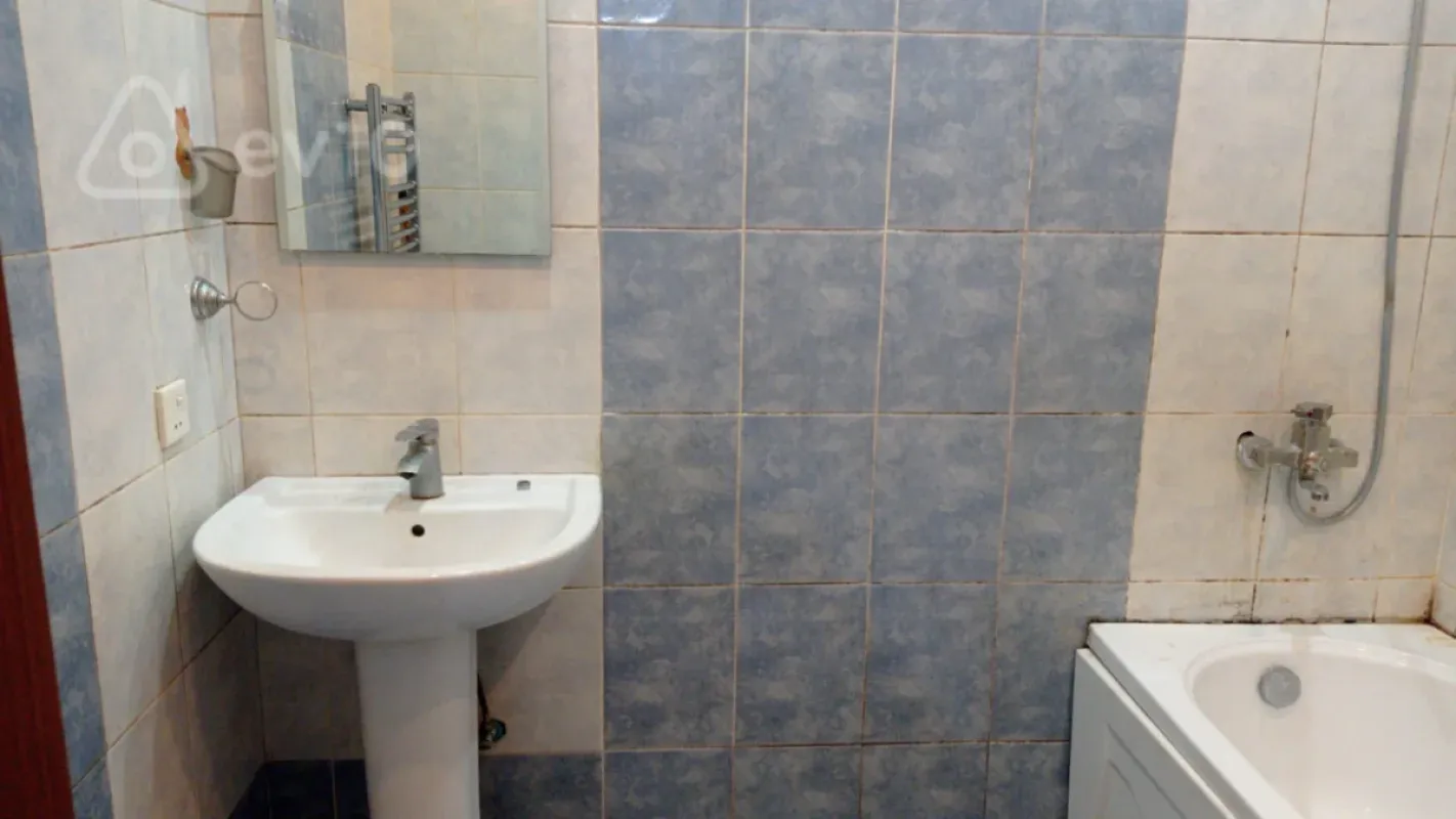 Kirayə verilir 2 otaqlı yeni tikili 73 m²