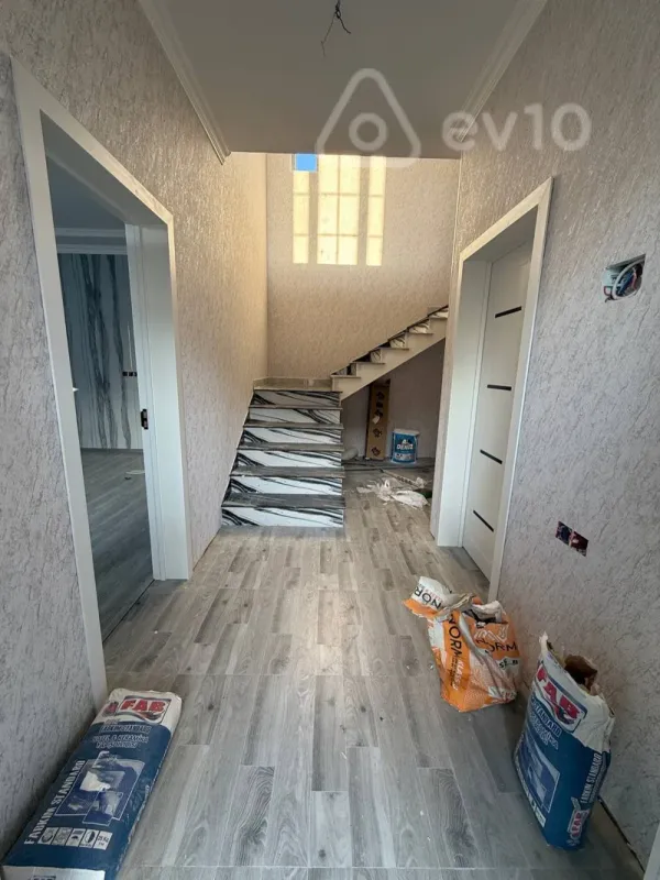 Satılır 4 otaqlı həyət evi 138 m²