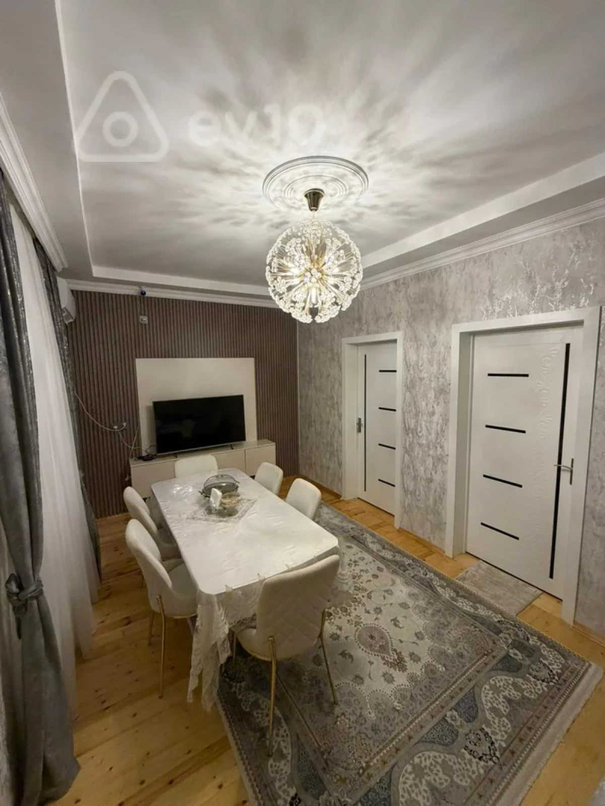 Satılır 2 otaqlı köhnə tikili 55 m²