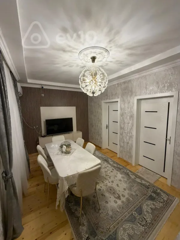 Satılır 2 otaqlı köhnə tikili 55 m²