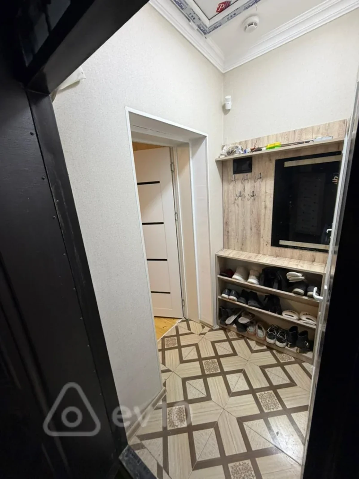 Satılır 2 otaqlı köhnə tikili 55 m²