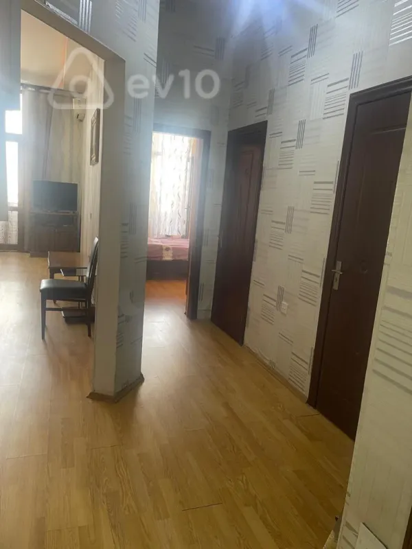 Kirayə verilir 2 otaqlı yeni tikili 70 m²