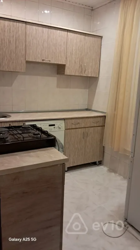 Kirayə verilir 2 otaqlı köhnə tikili 55 m²