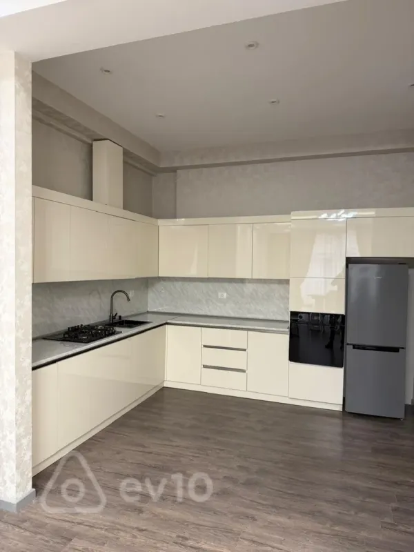 Kirayə verilir 2 otaqlı yeni tikili 91 m²