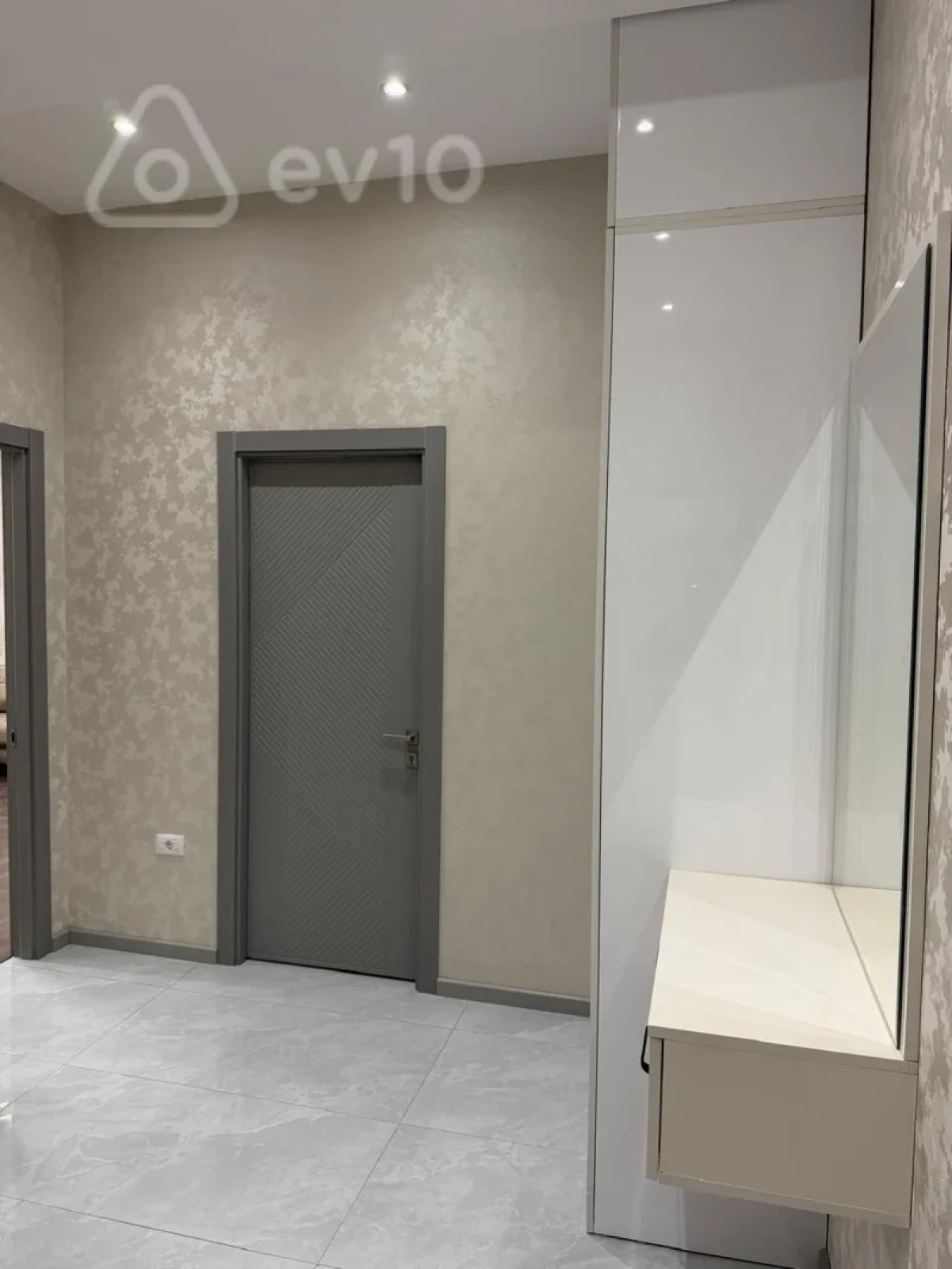 Kirayə verilir 2 otaqlı yeni tikili 91 m²