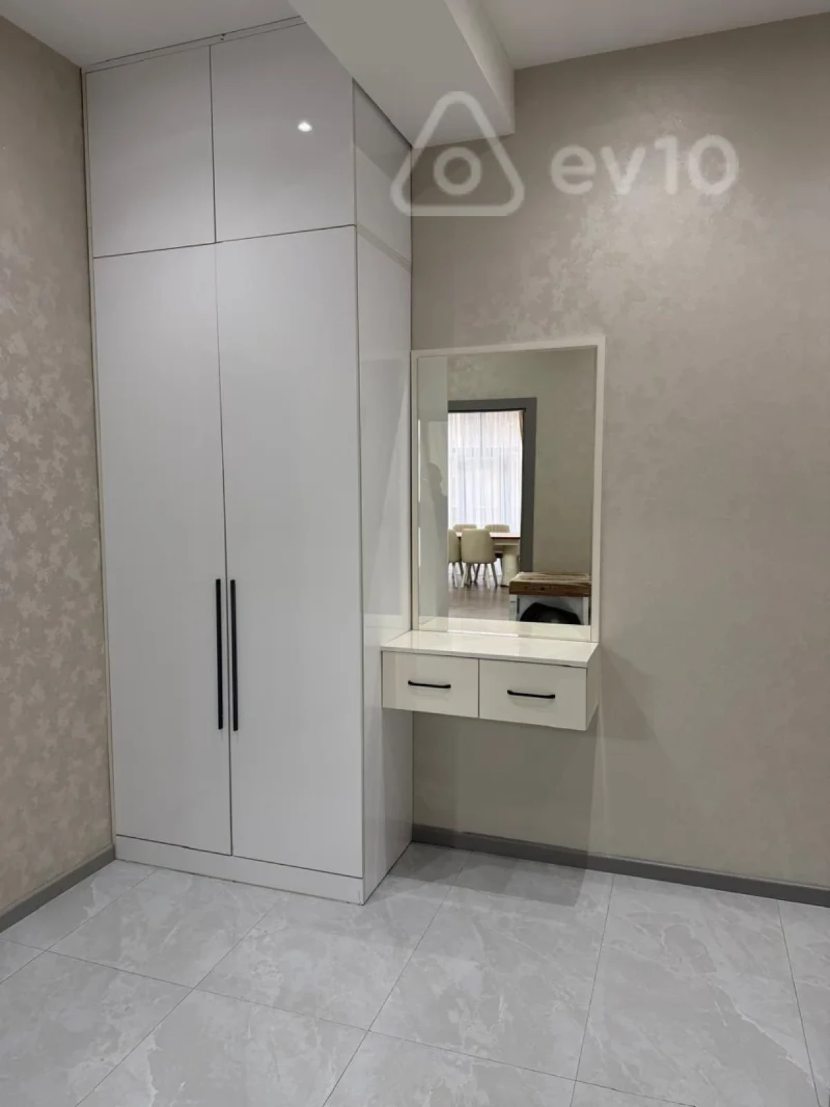 Kirayə verilir 2 otaqlı yeni tikili 91 m²