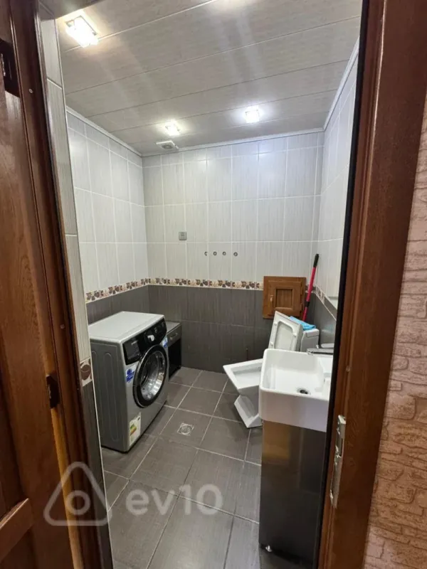 Kirayə verilir 3 otaqlı yeni tikili 130 m²