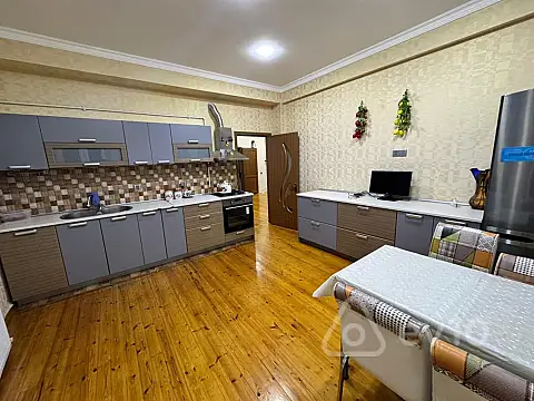 Kirayə verilir 3 otaqlı yeni tikili 130 m²