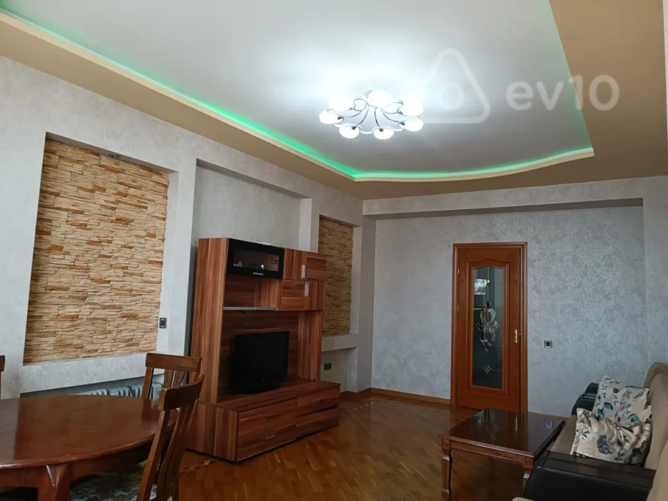 Kirayə verilir 2 otaqlı yeni tikili 96 m²
