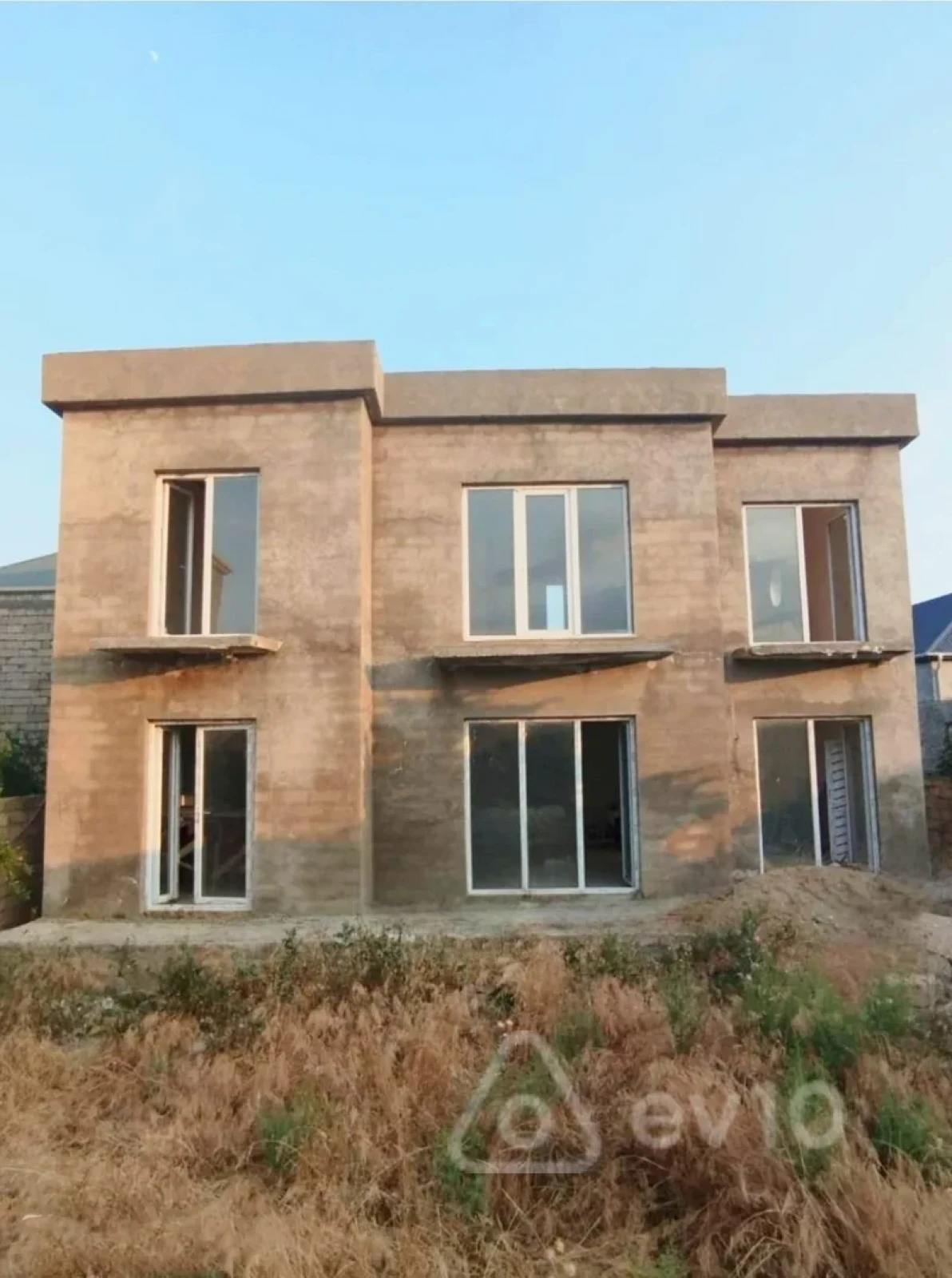 Satılır 5 otaqlı həyət evi 140 m²
