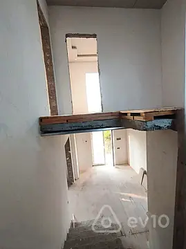 Satılır 5 otaqlı həyət evi 140 m²