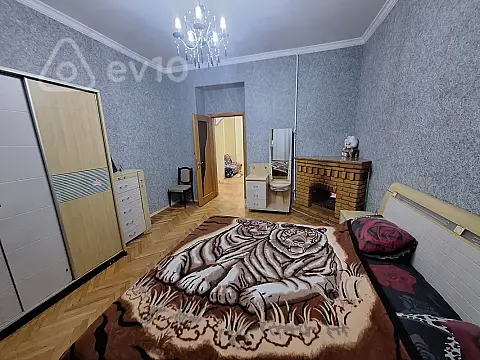 Kirayə verilir 3 otaqlı köhnə tikili 80 m²