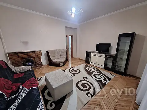 Kirayə verilir 3 otaqlı köhnə tikili 80 m²
