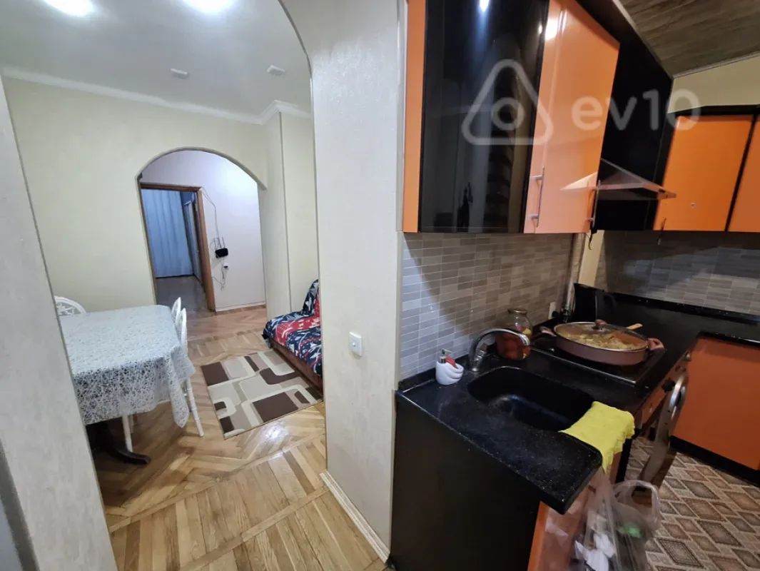 Kirayə verilir 3 otaqlı köhnə tikili 80 m²