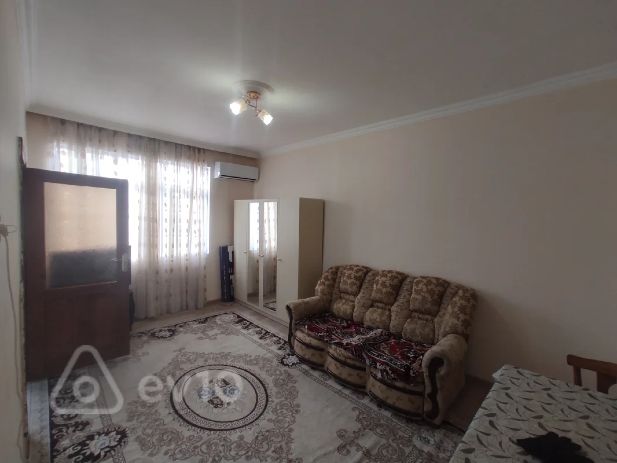 Kirayə verilir 2 otaqlı köhnə tikili 35 m²