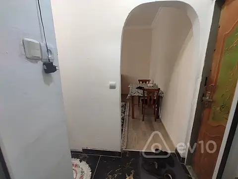 Kirayə verilir 2 otaqlı köhnə tikili 35 m²