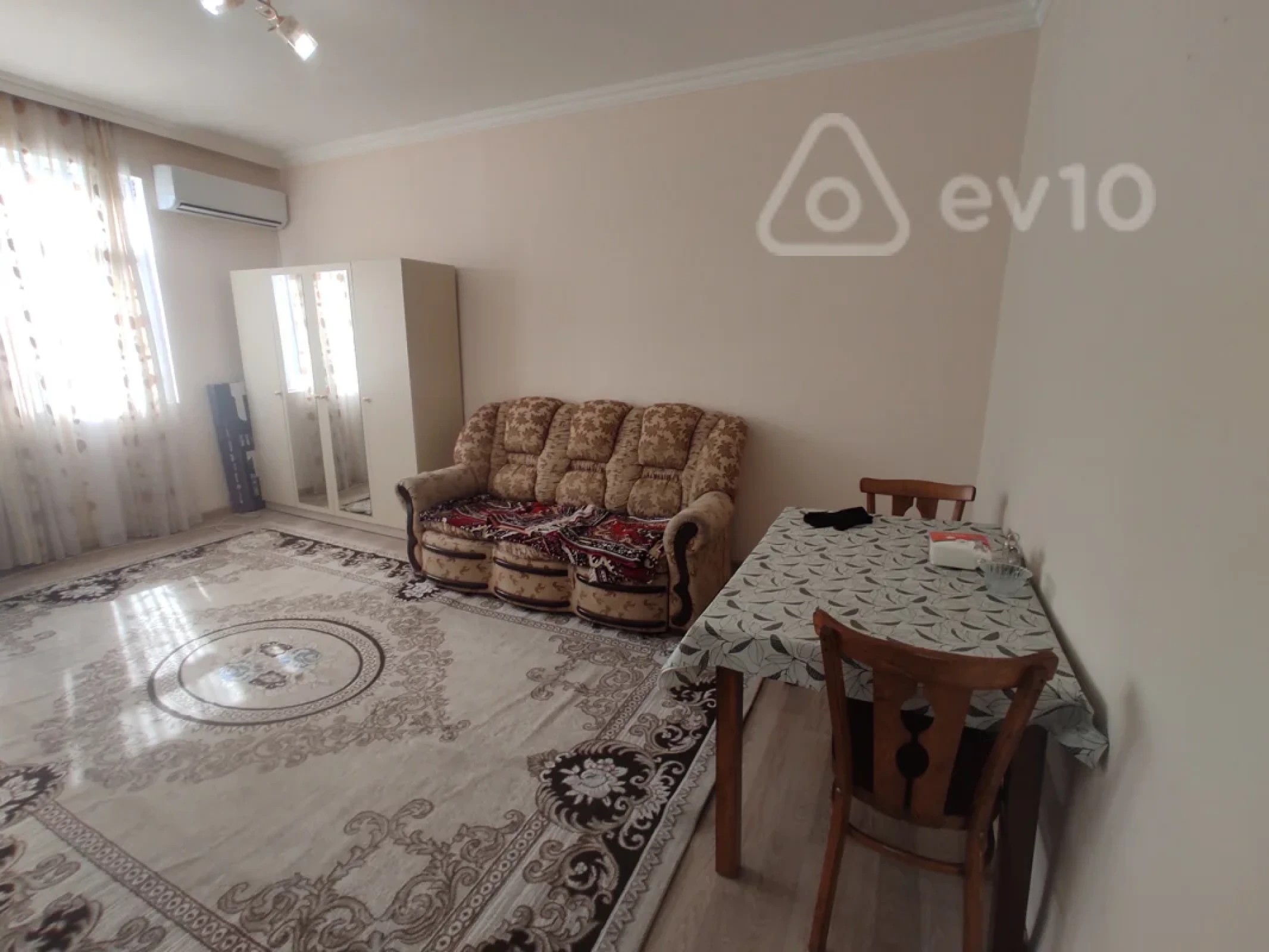 Kirayə verilir 2 otaqlı köhnə tikili 35 m²
