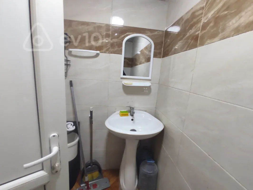 Kirayə verilir 2 otaqlı köhnə tikili 35 m²