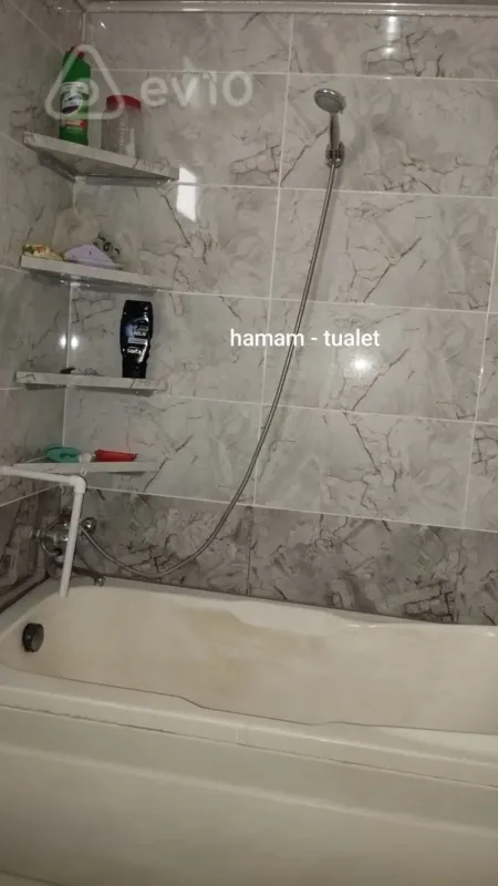 Kirayə verilir 2 otaqlı köhnə tikili 45 m²