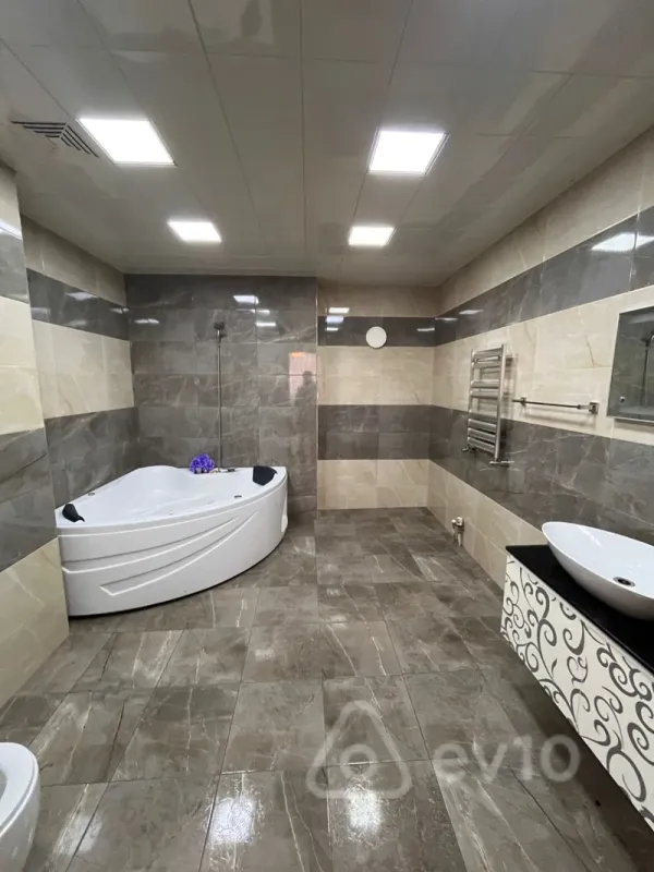 Kirayə verilir 4 otaqlı yeni tikili 200 m²