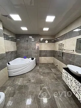 Kirayə verilir 4 otaqlı yeni tikili 200 m²