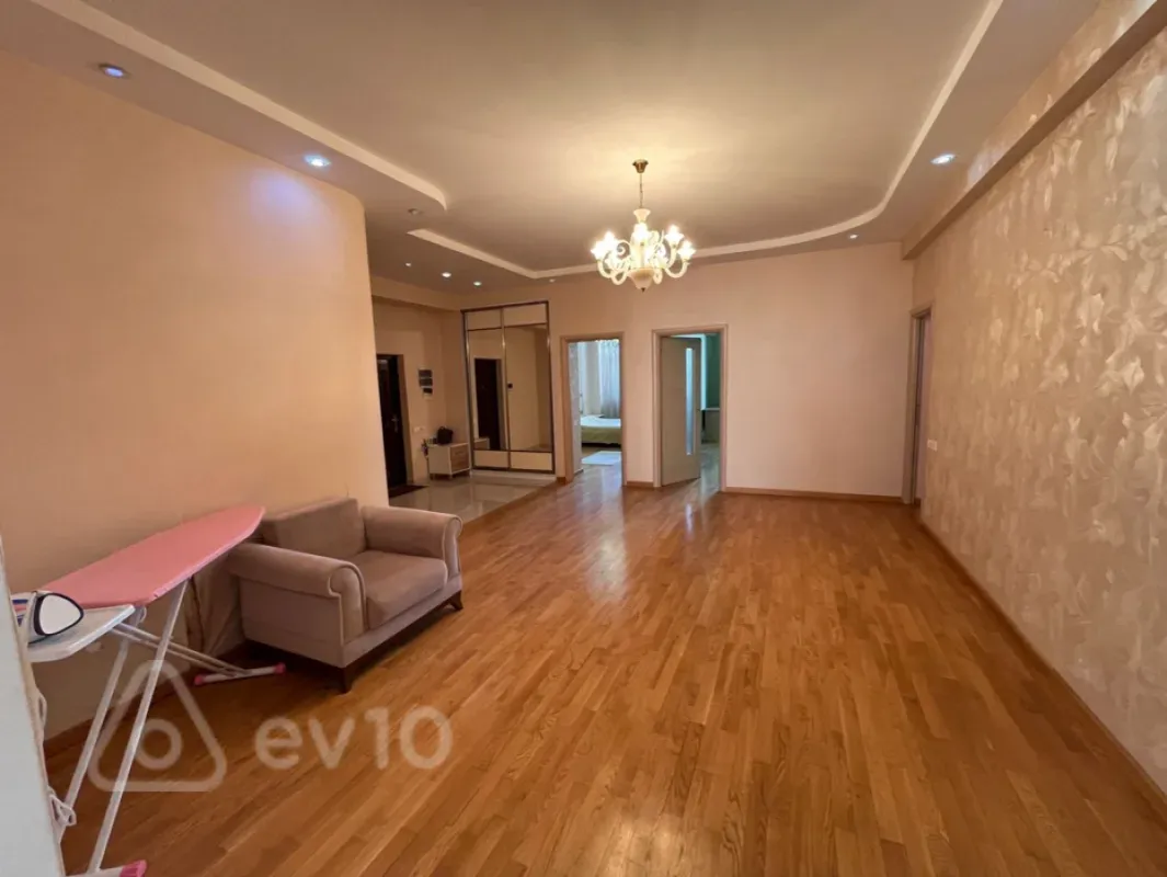 Kirayə verilir 4 otaqlı yeni tikili 200 m²