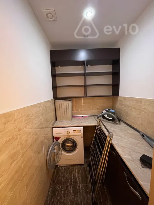 Kirayə verilir 4 otaqlı yeni tikili 200 m²