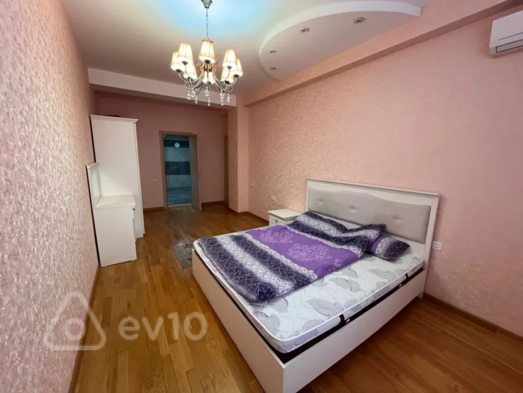 Kirayə verilir 4 otaqlı yeni tikili 200 m²