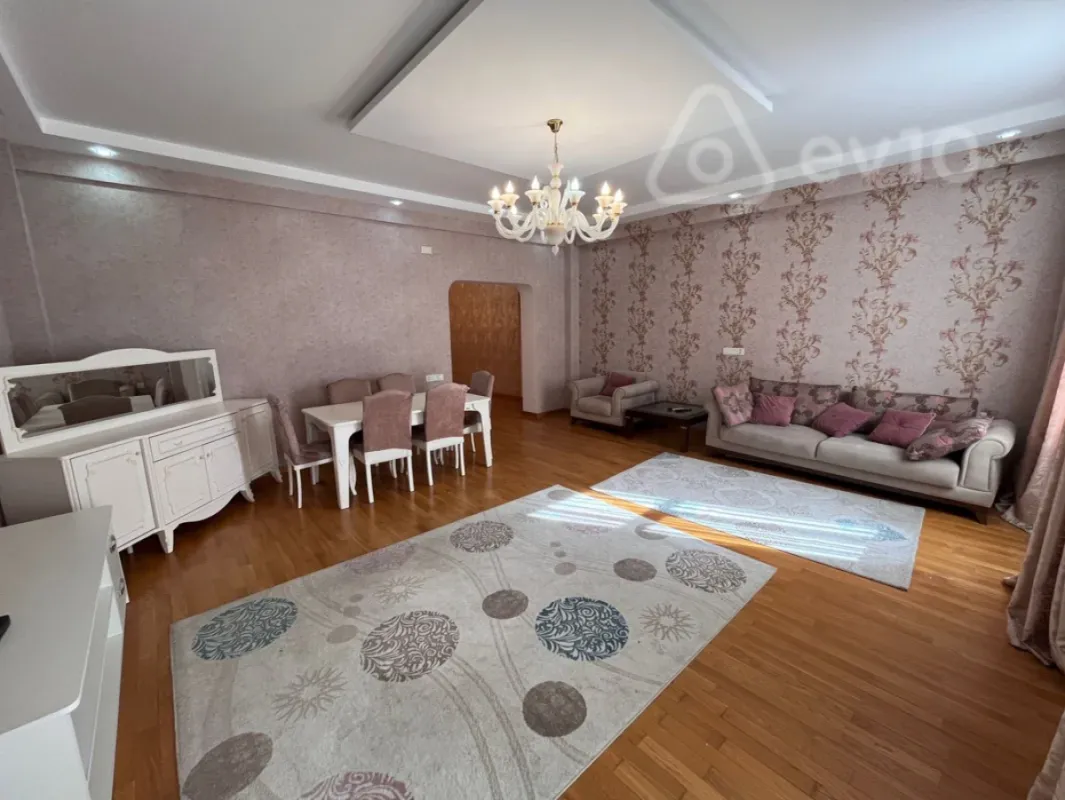 Kirayə verilir 4 otaqlı yeni tikili 200 m²