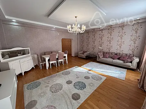 Kirayə verilir 4 otaqlı yeni tikili 200 m²