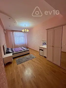 Kirayə verilir 4 otaqlı yeni tikili 200 m²