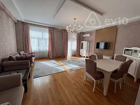 Kirayə verilir 4 otaqlı yeni tikili 200 m²