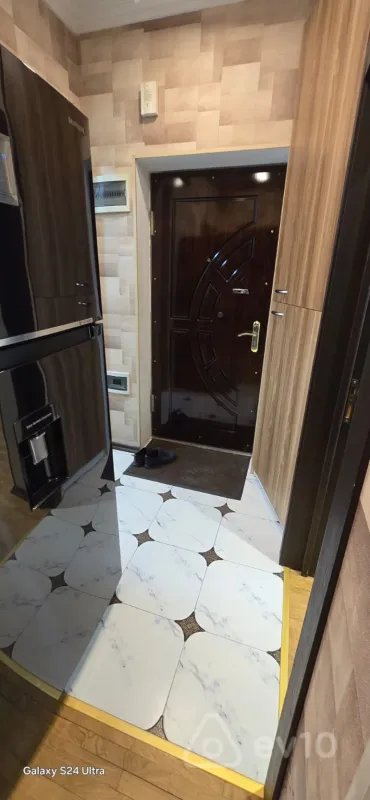 Kirayə verilir 3 otaqlı köhnə tikili 80 m²